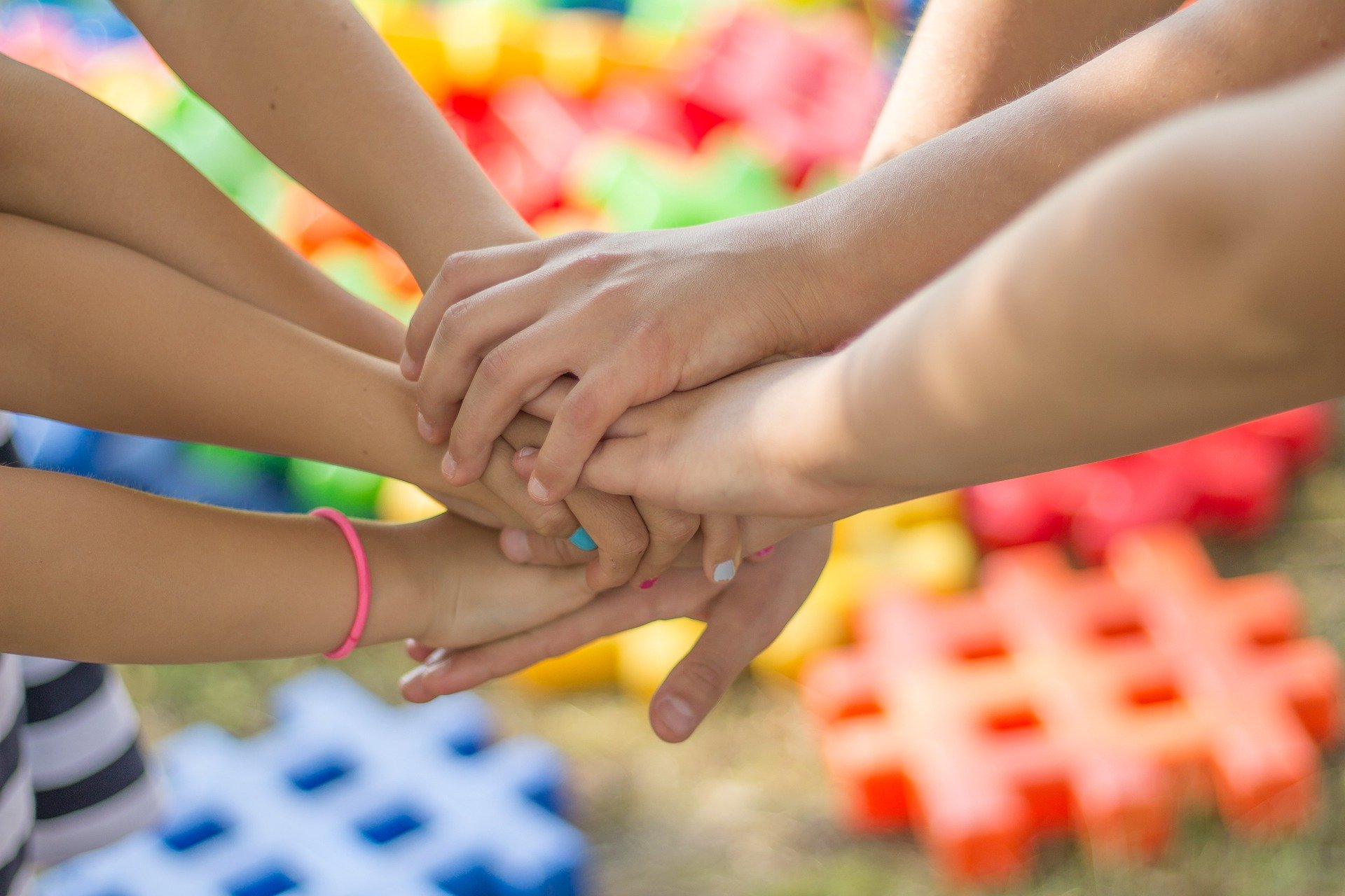 hands-g31d1a4c63_1920